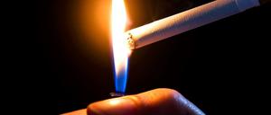 Erstmal eine Kippe. Rauchen macht vielen Deutschen Spaß. Gesund ist es wahrscheinlich trotzdem nicht.