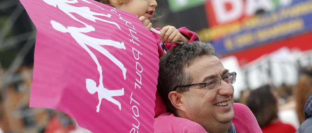 Demonstration gegen Adoptionsrecht für Schwule und Lesben: Italien ist das letzte westeuropäische Land, das eingetragene Lebenspartnerschaften von Homosexuellen noch nicht gesetzlich verankert hat.
