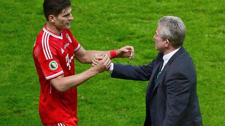 Mario Gomez verabschiedet sich mit zwei Treffern im Pokalfinale aus München.