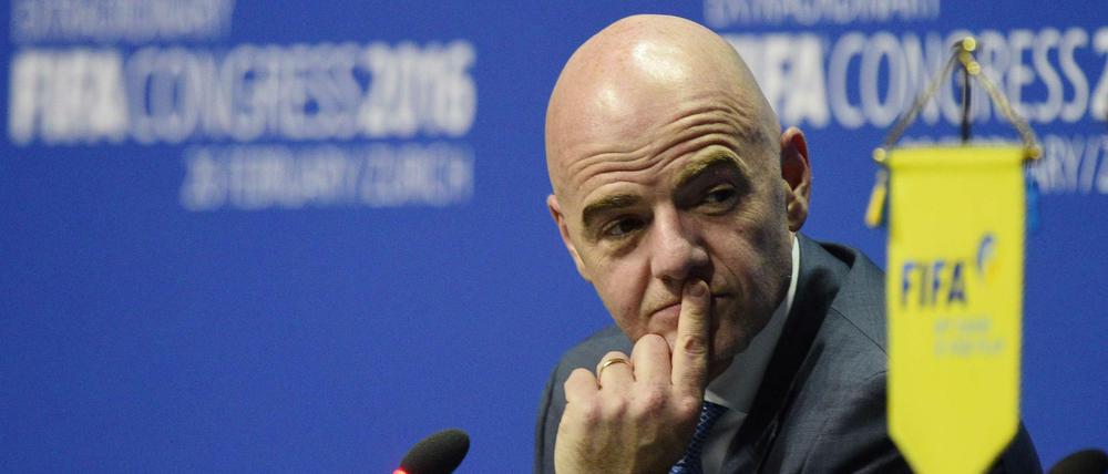 Neue Transparenz? Gianni Infantino lässt auf seiner ersten Pressekonferenz als Fifa-Präsident vier Nachfragen zu.