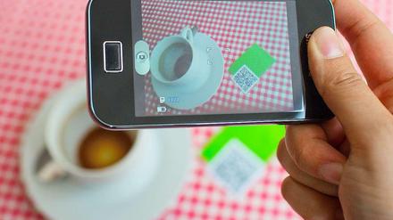 Tasse Kaffee, virtuell bezahlt. In einigen Bars und Läden im Graefekiez kann man mit Bitcoins zahlen.