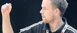 Faust drauf. Jensen und die DHB-Frauen testen heute in Berlin gegen Polen. Foto: AFP