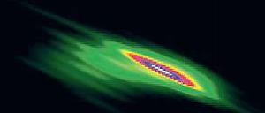 Porträt aus der Ferne. Das Radiobild der 900 Millionen Lichtjahre entfernten Galaxie BL Lacertae. Da sich das Weltraum-Radioteleskop auf einer stark elliptischen Umlaufbahn befindet, erscheint die abgebildete Struktur ebenfalls stark elliptisch. 