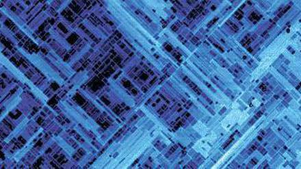 Stoff für Träume. Die Mikroskopaufnahme zeigt Strontiummanganit mit winzigen Domänen, die nur etwa 100 Nanometer breit sind. Das sind Regionen im Kristall mit gleichen magnetischen Eigenschaften.