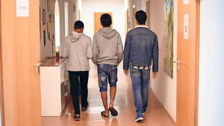 Viele Jugendliche fliehen ohne ihre Eltern. Oft leben sie hier wie diese Drei in einem Kinder- und Jugendhilfezentrum. 
