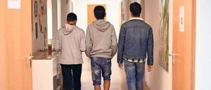 Viele Jugendliche fliehen ohne ihre Eltern. Oft leben sie hier wie diese Drei in einem Kinder- und Jugendhilfezentrum.
