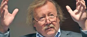 Peter Sloterdijk und andere deutsche Denker kritisieren Angela Merkel und ihre Flüchtlingspolitik.