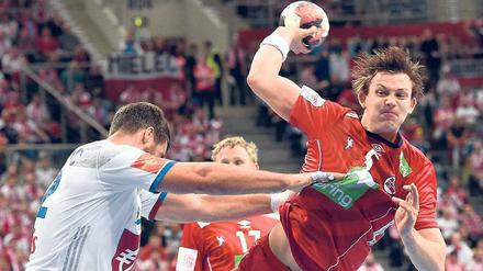 Aus dem Weg. Die Norweger mit ihrem 20 Jahre alten Ausnahmetalent Sander Sagosen haben sich bei der EM gegen die Favoriten aus Polen und Frankreich durchgesetzt.