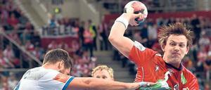 Aus dem Weg. Die Norweger mit ihrem 20 Jahre alten Ausnahmetalent Sander Sagosen haben sich bei der EM gegen die Favoriten aus Polen und Frankreich durchgesetzt.