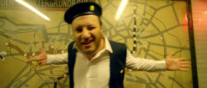 Augen zu, Plauze raus. Ein Werbetexter spielt BVG-Kontroletti.