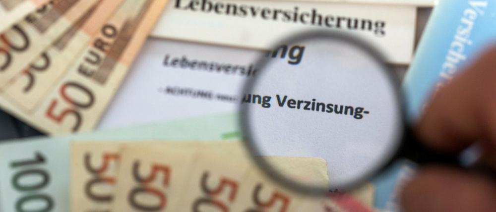 Die Zinsen in der Lebensversicherung sinken, aber die Garantien bleiben.