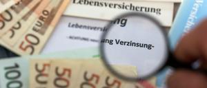 Die Zinsen in der Lebensversicherung sinken, aber die Garantien bleiben.