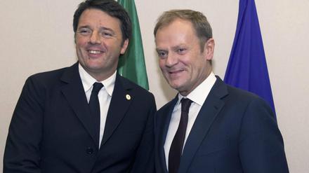 Italiens Regierungschef Matteo Renzi (links) und EU-Ratspräsident Donald Tusk beim Gipfel in Brüssel.