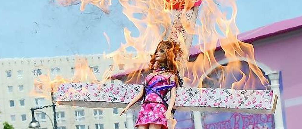 So ähnlich könnte die neue Femen-Barbie aussehen. Nur ohne Kleidung.