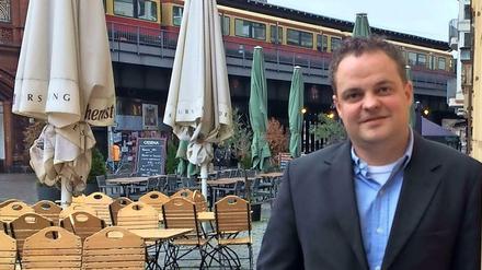 Patric Neeser, Wirt vom Weihenstephaner am Hackeschen Markt, will mit seinen Mitstreitern in Zehlendorf die Bezirkspolitik künftig mitbestimmen.