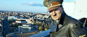 Oliver Masucci als Hitler im Film «Er ist wieder da». Hitler fasziniert noch immer. Allerdings hatte er nur ein Ei.