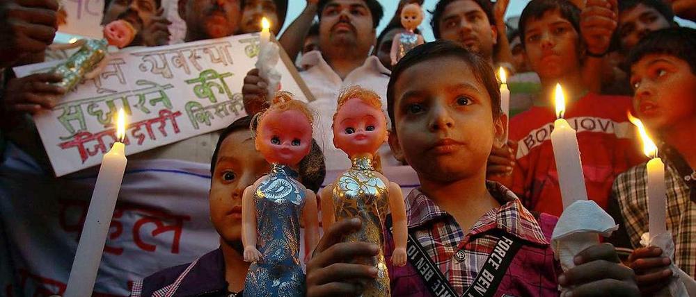 Erst am 22. April wurde ein fünfjähriges Mädchen im indischen Amritsar missbraucht. Indische Bürger der Region demonstrierten bei einem Umzug ihre Solidarität mit dem Mädchen.