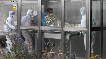 Ein mutmaßlicher Mers-Patient aus Südkorea wird in der Slowakei in ein Krankenhaus eingeliefert. Später gaben die Ärzte Entwarnung.