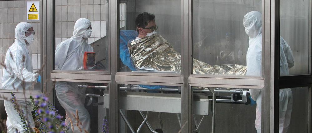 Ein mutmaßlicher Mers-Patient aus Südkorea wird in der Slowakei in ein Krankenhaus eingeliefert. Später gaben die Ärzte Entwarnung.