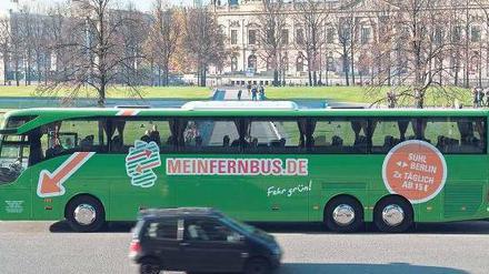 Schaukeln für Alt und Jung. Die Zielgruppe der Bus-Anbieter sind Menschen mit viel Zeit und wenig Geld – in erster Linie Studenten und Rentner.