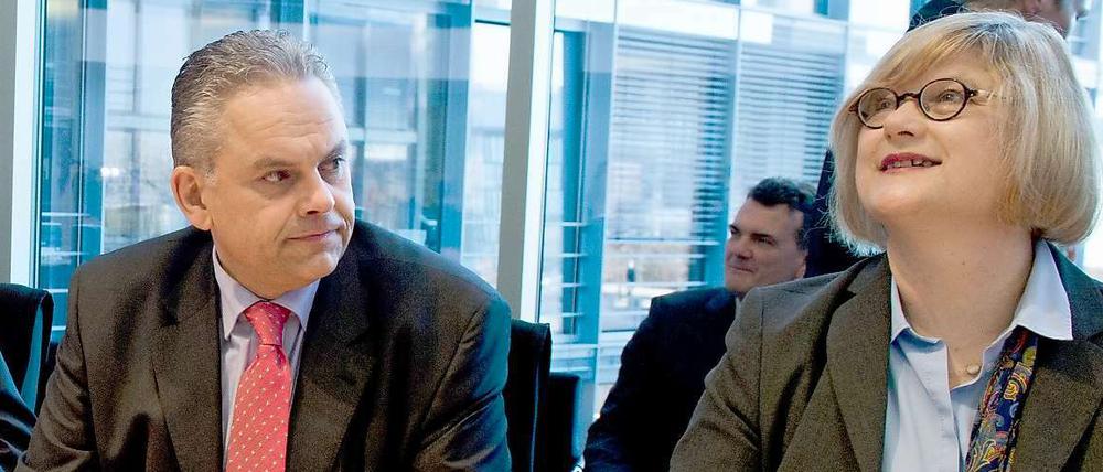 Keine Ermittlungen mehr. Generalstaatsanwalt Frank Lüttig und die niedersächsische Justizministerin Antje Niewisch-Lennartz (Bündnis 90/Die Grünen) bei einer Innenausschusssitzung im Bundestag im März dieses Jahres. 