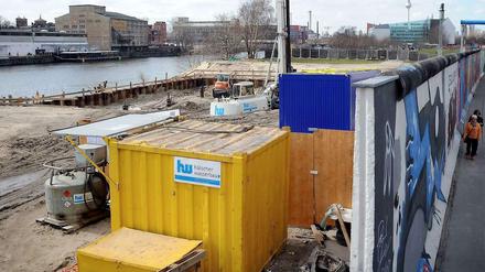 Die umstrittene Baustelle an der East Side Gallery