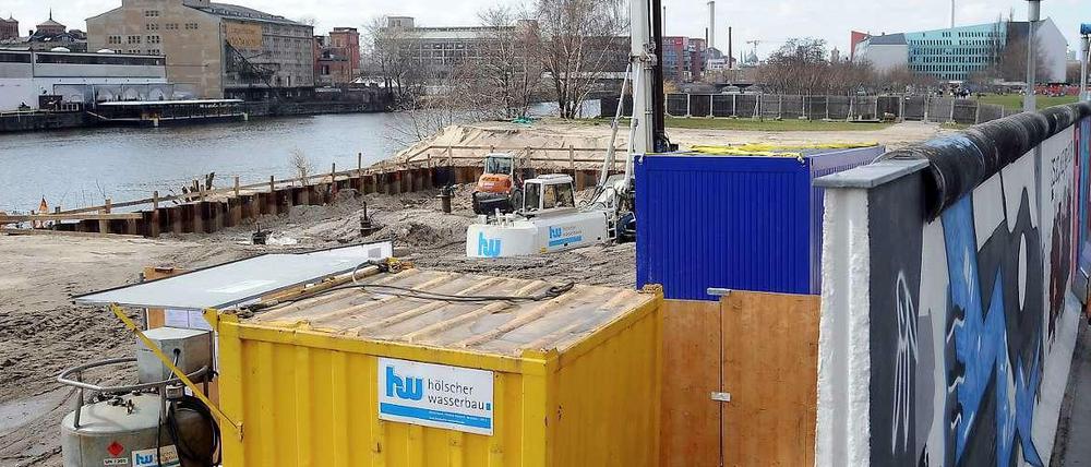 Die umstrittene Baustelle an der East Side Gallery