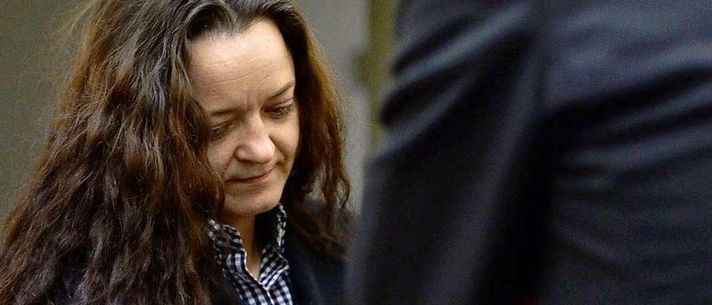 Beate Zschäpe, Hauptsangeklagte im NSU-Prozess, hat Probleme, ihre Schweigestrategie durchzuhalten.