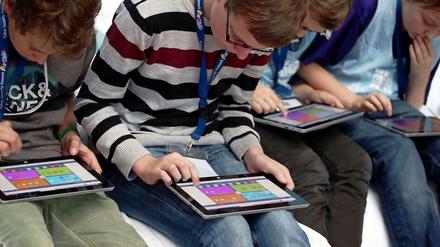 Früh übt sich. Wenn die Ansätze spielerisch und altersgerecht sind, können Kinder auch schon in der Grundschule mit digitalen Medien vertraut gemacht werden. 