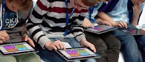 Früh übt sich. Wenn die Ansätze spielerisch und altersgerecht sind, können Kinder auch schon in der Grundschule mit digitalen Medien vertraut gemacht werden.