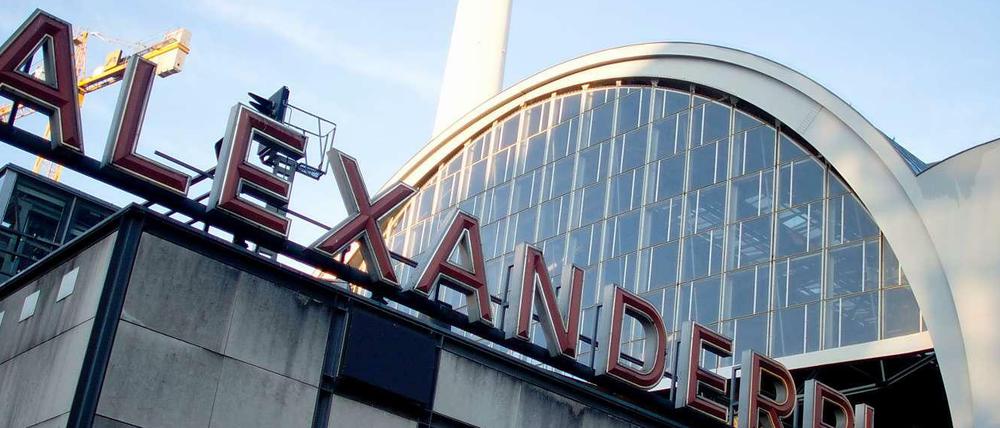 Noch mehr Shops am Alex? Kommt nicht in die Tüte - sagen die Richter des Oberverwaltungsgerichts Berlin-Brandenburg.