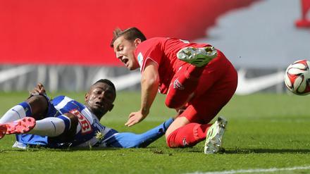 Am Boden: Salomon Kalou hat für Hertha BSC in der Rückrunde erst ein Tor erzielt. Für einen Stürmer mit seiner Vita ist das viel zu wenig.