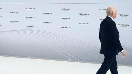 Mit dem Satz "Ich bin auf Distanz zu Winterkorn" wollte Piech den VW-Chef absägen. Doch das Präsidium des Aufsichtsrats ließ den Vorsitzenden auflaufen.