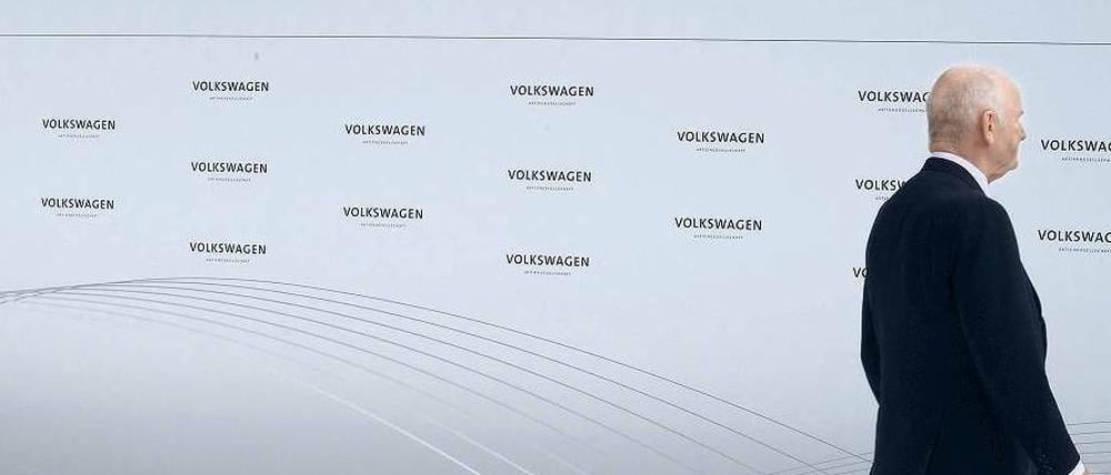 Mit dem Satz "Ich bin auf Distanz zu Winterkorn" wollte Piech den VW-Chef absägen. Doch das Präsidium des Aufsichtsrats ließ den Vorsitzenden auflaufen.