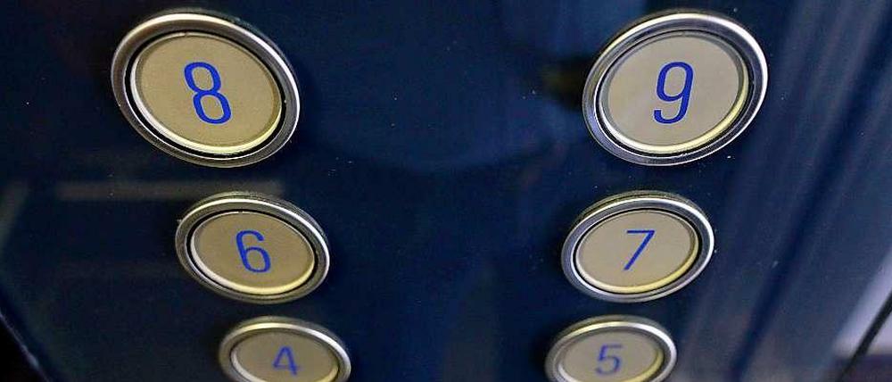 Höher ist immer teurer. Der Preis eines Fahrstuhls bemisst sich unter anderem nach der Zahl der Stockwerke.