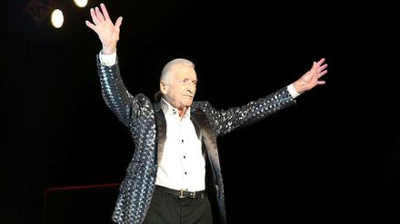 Der Bandleader, Komponist, Arrangeur und Musikproduzent James Last und sein Orchester bei seinem absolut letzten Konzert, das fast so gut war, wie das sicher bald statt findende allerletzte sein wird.