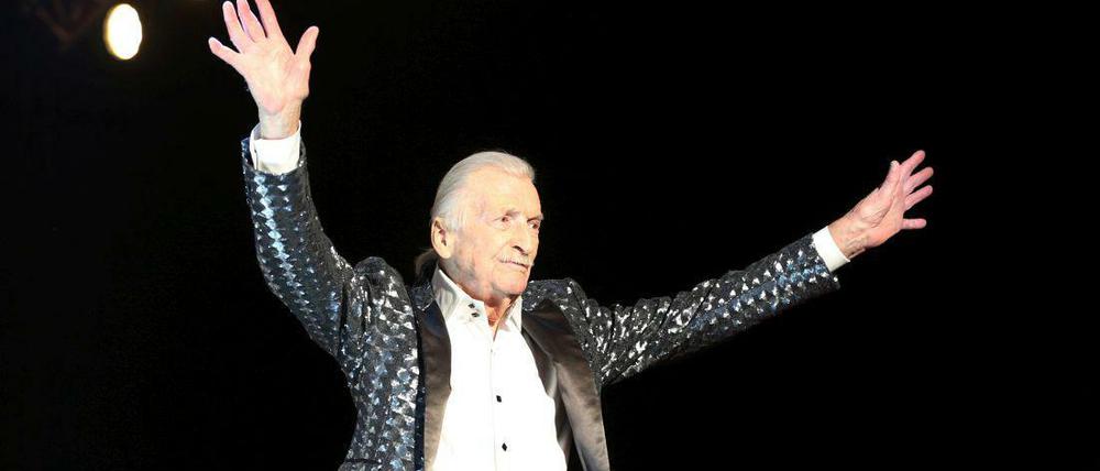 Der Bandleader, Komponist, Arrangeur und Musikproduzent James Last und sein Orchester bei seinem absolut letzten Konzert, das fast so gut war, wie das sicher bald statt findende allerletzte sein wird. 