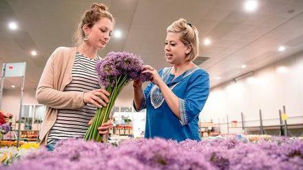 Flowerpower. Franziska von Hardenberg (rechts), die Chefin des Abodienstes Bloomy Days hat es einfacher als der Blumenladenbesitzer um die Ecke: Sie weiß schon vorher, was gekauft wird.