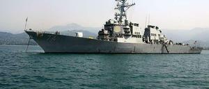 Neben hochmodernen Kampfflugzeugen mit Tarnkappentechnik schickt Washington Medienberichten zufolge auch einen mit Raketen bestückten Zerstörer ins Konfliktgebiet.