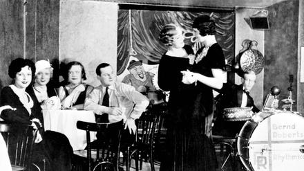 Goldene Zeiten: 1926 schwofen als Frauen gekleidete Männer im Berliner Vergnügungslokal "Eldorado"