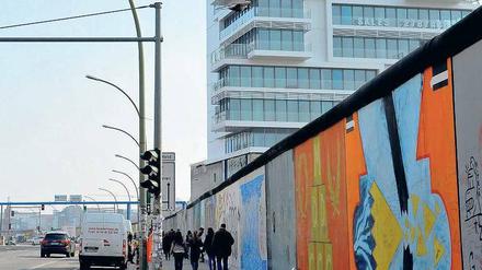 Das ist die Höhe. Der weltweit diskutierte Turm mit Luxuswohnungen wird noch begrünt. 80 Prozent der Wohnungen sind bereits verkauft.