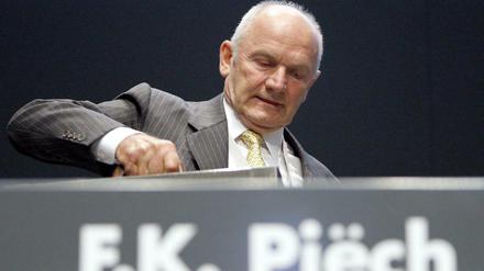 Der Herbst des Patriarchen: Gerät der große, alte Mann ins Straucheln? Ferdinand Piëch ist mit seiner Meinung über Winterkorn unter den Anlegern alleine. 