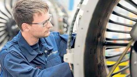Antrieb für die Welt. Heute arbeiten bei Rolls-Royce in Dahlewitz mehr als 2300 Mitarbeiter.
