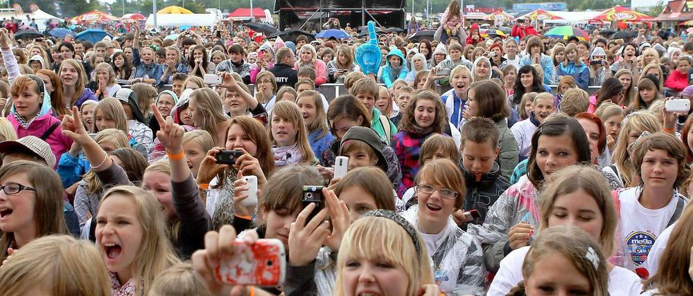 Das Smartphone ist immer dabei, auch bei Pop-Konzerten. An Schulen machen Sie immer mehr Probleme. Sie werden als Mobbing-Instrumente genutzt.