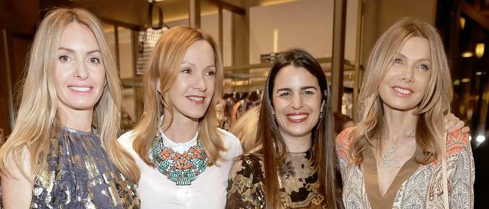 Gut gelaunt und bunt bemustert: Kean Etros Frau Constanza Cavalli Etro, Katja Flint, Veronica Etro und Ursula Karven