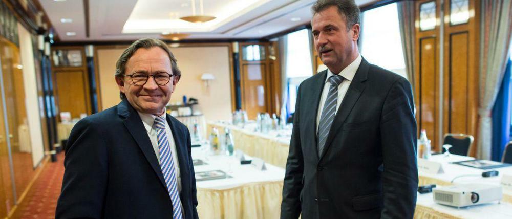 Hier war man noch guter Dinge und voller Zuversicht: Nun haben sich Ulrich Weber, Personalvorstand der Deutschen Bahn AG, und Claus Weselsky, Vorsitzender der Lokführergewerkschaft GDL jedoch nichts mehr zu sagen. 