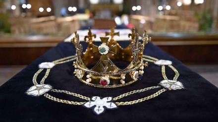 Der Sarg von Richard III mit Krone.