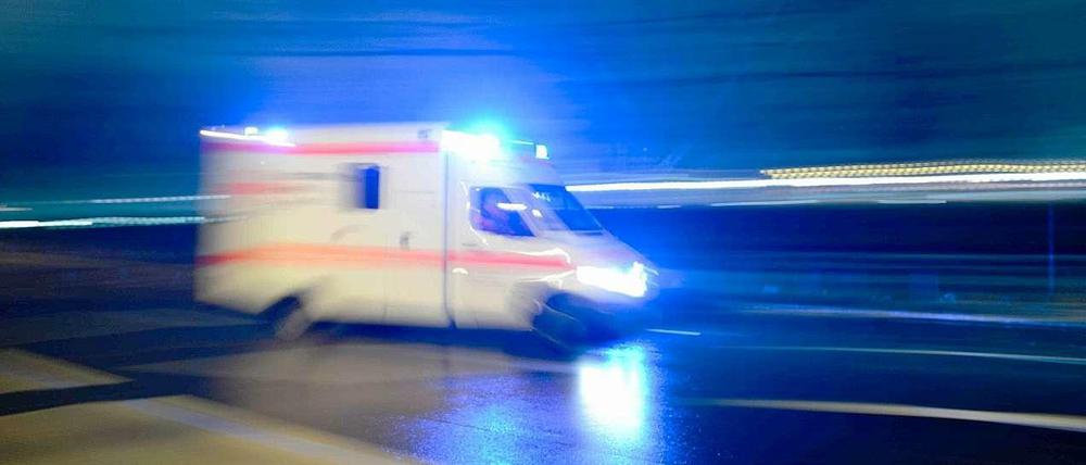 Ein Rettungswagen im Einsatz. (Symbolbild)