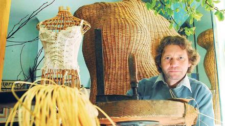 Geflochtene Tradition. Wer einen Osterkorb bei Fred Jacob bestellt, muss tief in die Tasche greifen. Der Berliner Handwerksmeister lebt vor allem von Sonderanfertigungen.