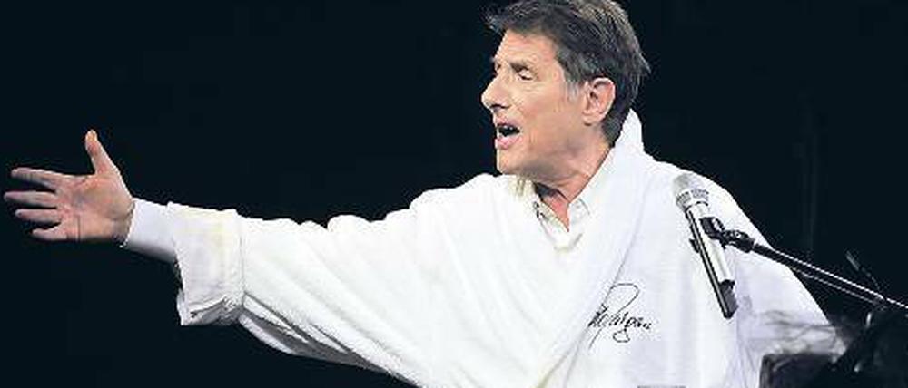 Mit 78 Jahren. Udo Jürgens tritt immer noch im Bademantel vor großem Publikum auf. Wer sich zur Ruhe setzt, muss trotzdem noch an die Steuer denken. Früher war das anders, deswegen sind viele Rentner überrascht, wenn sie Post vom Finanzamt kriegen.